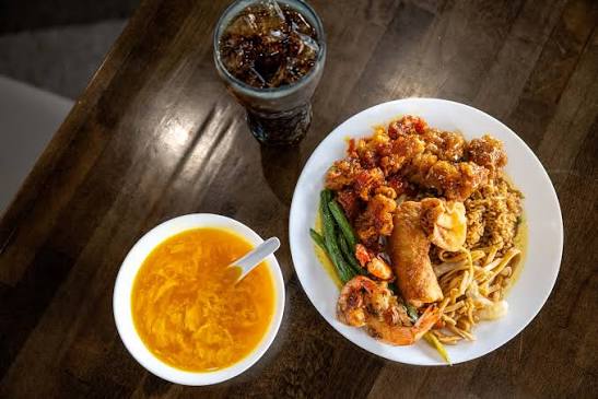 Menyantap Seafood dan Aneka Sajian Asia dalam Satu Pengalaman